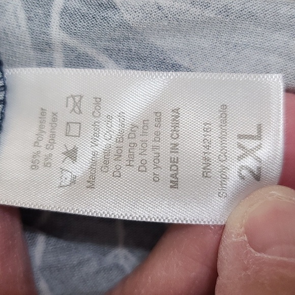 LuLaRoe Simply Comfortable Woms Shirt Tunic Navy W/ White Leaves High Low Hem 2X - Picture 5 of 7